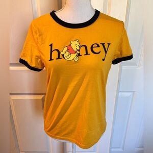 Disney WInnie The Pooh short sleeve shirt. SIze XL Juniors.